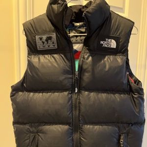 BOYS XL (16/20) North Face 550 fill Down Vest with International Flag lining